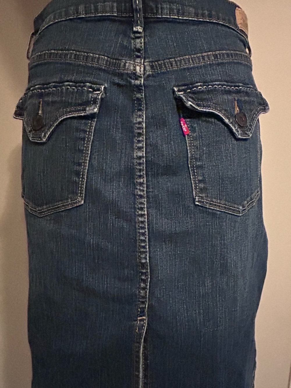 Women’s Levi's Dark Blue Denim Midi Skirt with Flap Back Pockets size 8